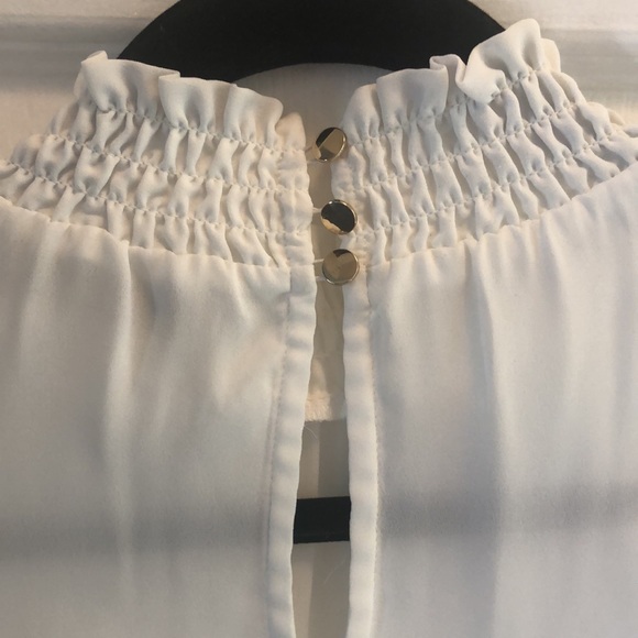 Gorgeous Cold shoulder blouse - Picture 6 of 6